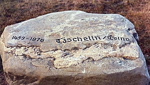 Der Gedenkstein mit der Inschrift"1453 - 1976 Tzschelln / Čelno"