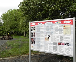 Blick auf die neue Informationstafel und zur gepflanzten Linde. Blick auf die neue Informationstafel und zur gepflanzten Linde.