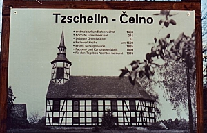 Die Gedenktafel zeigt die Tzschellner Kirche und einige historische Jahreszahlen zum Ort Tzschelln Die Gedenktafel zeigt die Tzschellner Kirche und einige historische Jahreszahlen zum Ort Tzschelln