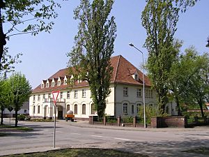 Blick über die Straße auf das Kulturhaus