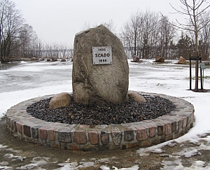  Gedenkstein mit der Aufschrift "1452 Scado 1968"