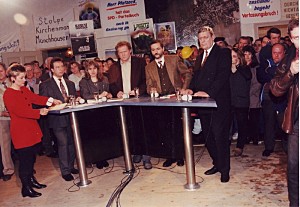 Póglěd na wobźelniki diskusije a gósći. Póglěd na wobźelniki diskusije a gósći.